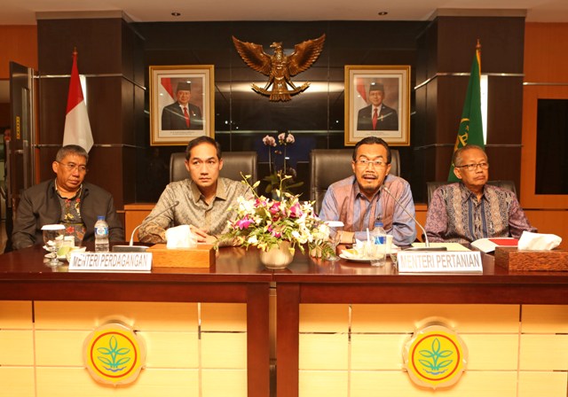 Suswono: "Panen Beras, Impor Jangan Masuk. Rugikan Petani"